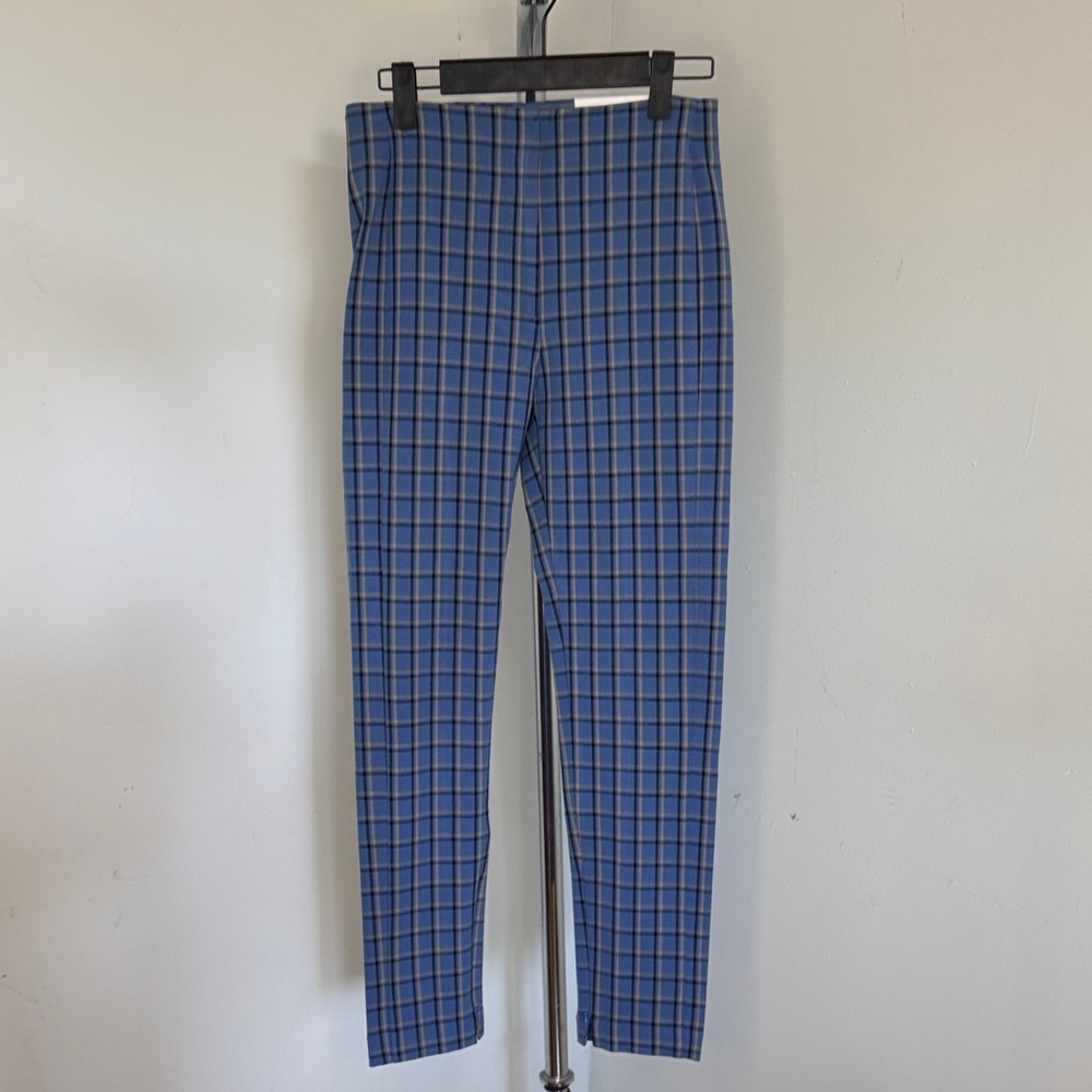 ANN TAYLOR blue plaid pull up pants 
Size 2 petite 
Tapared led and zipper